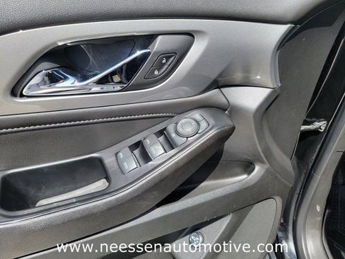 Used 2023 Chevrolet Traverse LT w/ LPO, Floor Liner Package FWD image 20