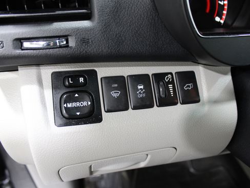 Used 2012 Toyota Highlander SE image 8