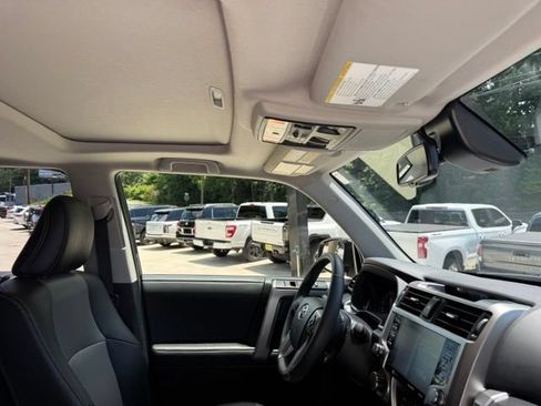 Used 2020 Toyota 4Runner SR5 Premium w/ Moonroof Package AWD/4WD image 87