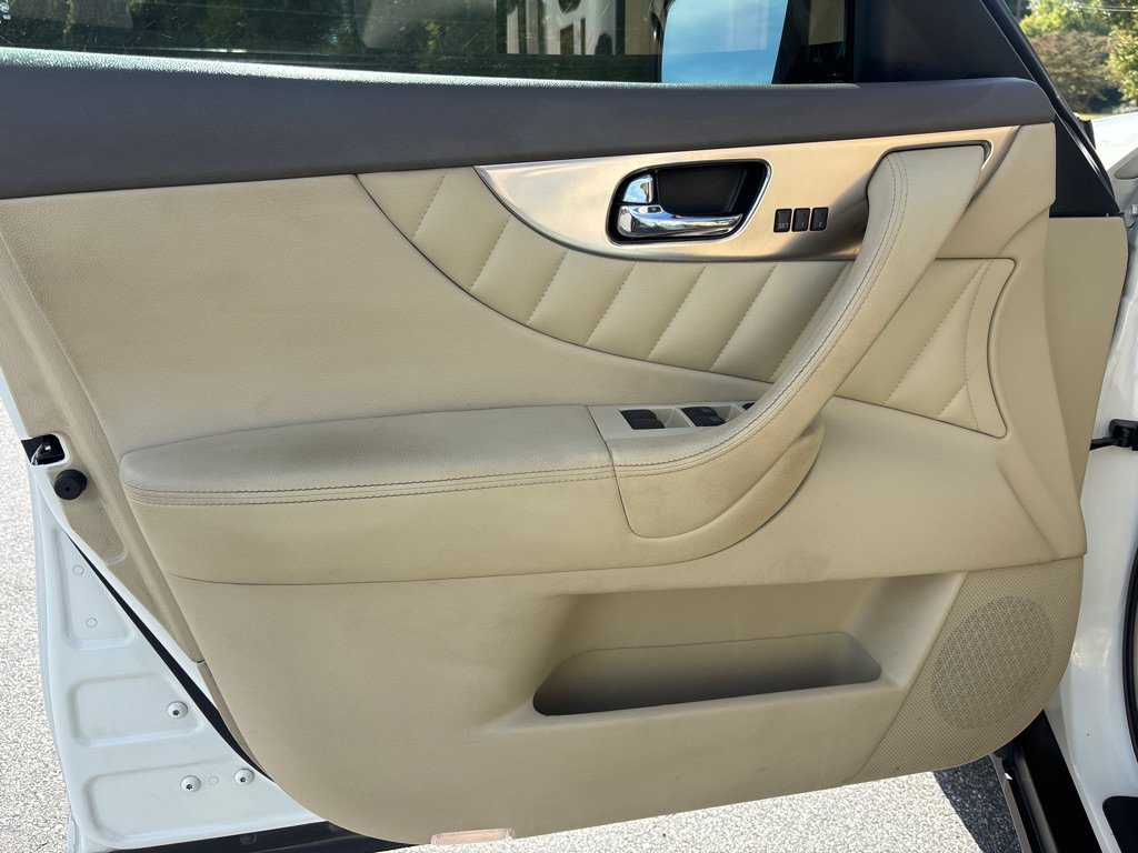 Used 2011 INFINITI FX35 AWD w/ Premium Pkg image 10