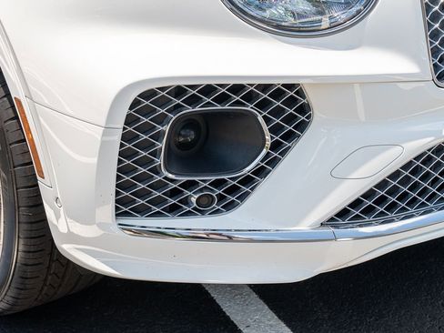 Used 2021 Bentley Bentayga Plug-In Hybrid AWD/4WD image 11