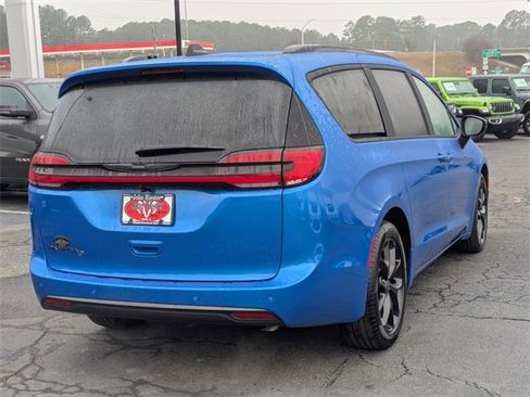 New 2026 Chrysler Pacifica Select image 7