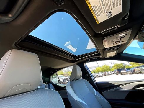 Used 2025 Toyota Camry SE w/ Convenience Package FWD image 13