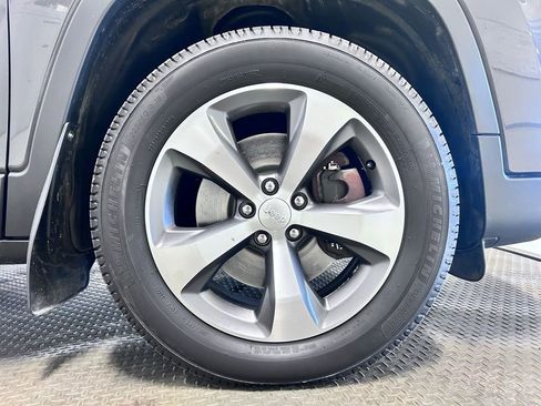 Used 2020 Jeep Cherokee Limited image 29