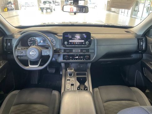 Certified 2024 Nissan Pathfinder S FWD image 11