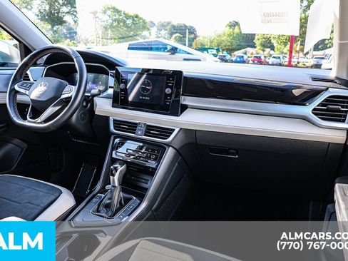 Used 2025 Volkswagen Taos SE FWD image 30