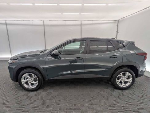 New 2026 Chevrolet Trax LS w/ LS Convenience Package FWD image 3