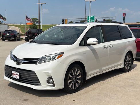 Used 2020 Toyota Sienna Limited Premium AWD/4WD image 4