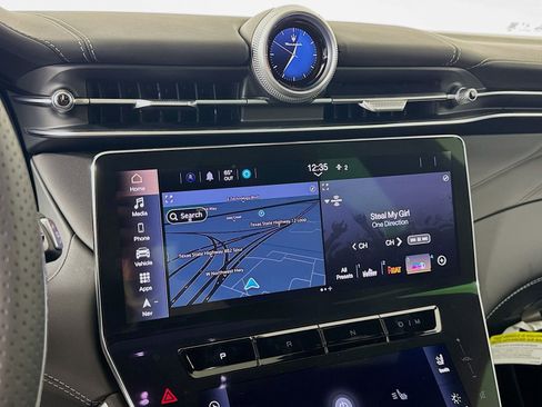 New 2025 Maserati Grecale GT image 14