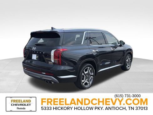 Used 2023 Hyundai Palisade Limited FWD image 3