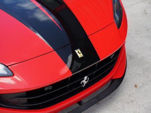 Used 2019 Ferrari Portofino image 6
