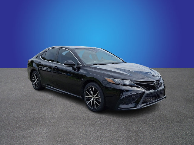 Used 2024 Toyota Camry SE w/ Convenience Package FWD image 3