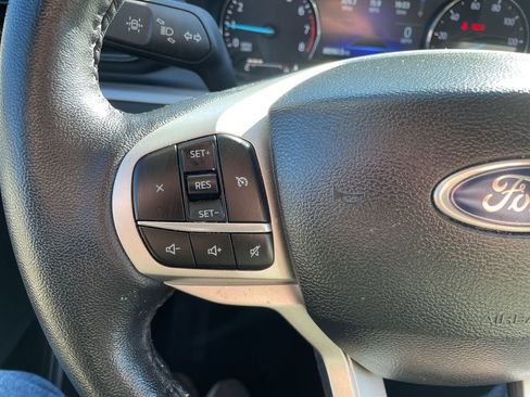 Used 2023 Ford Explorer XLT image 26