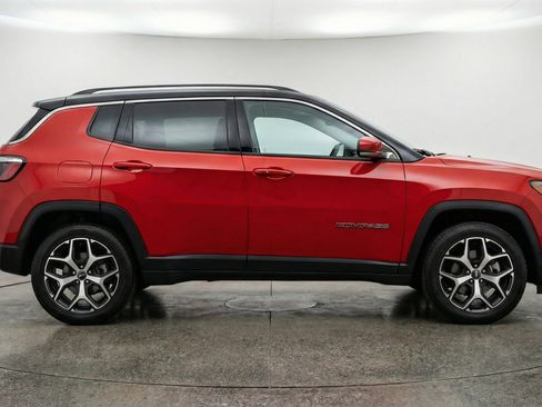 Used 2025 Jeep Compass Limited image 11