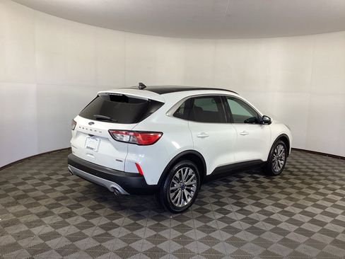 Used 2020 Ford Escape Titanium w/ Titanium Premium Package 2.0 AWD/4WD image 2