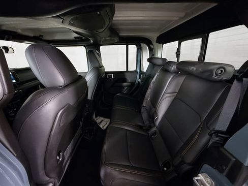 New 2025 Jeep Gladiator Sport image 22