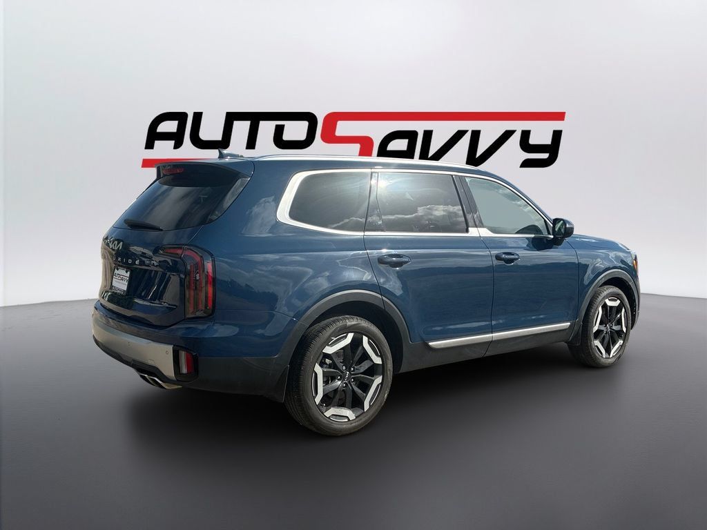 Used 2023 Kia Telluride EX w/ EX Captain's Chair Package FWD image 5