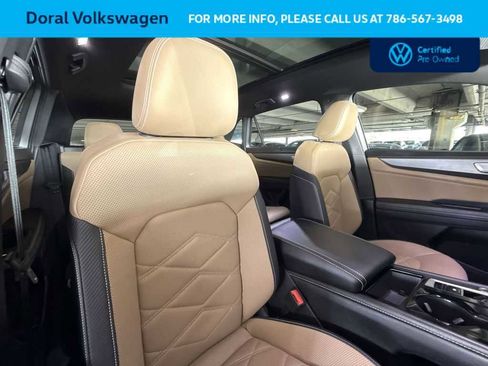Certified 2024 Volkswagen Atlas Cross Sport SE w/ Panoramic Sunroof Package image 27