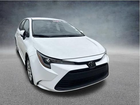 Used 2025 Toyota Corolla LE FWD image 14
