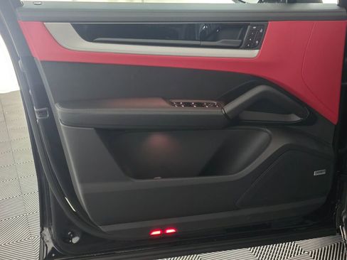 Certified 2025 Porsche Cayenne Coupe image 20