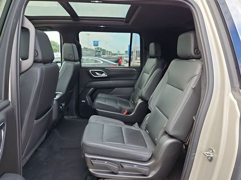 Used 2021 Chevrolet Suburban LT w/ LT Signature Package AWD/4WD image 31