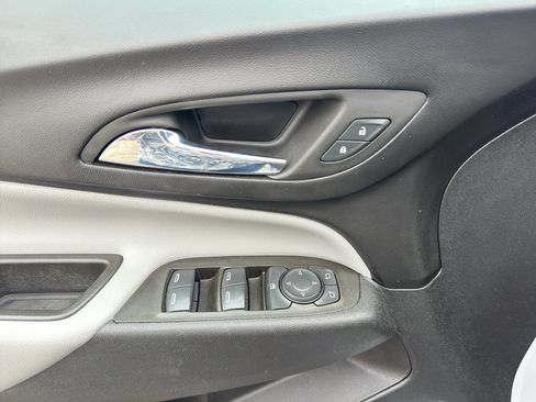 Used 2023 Chevrolet Equinox LS AWD/4WD image 18