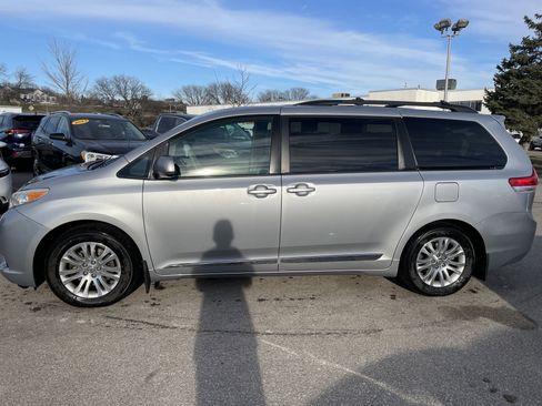 Used 2014 Toyota Sienna XLE image 8
