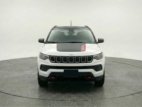 Used 2025 Jeep Compass Trailhawk AWD/4WD image 2