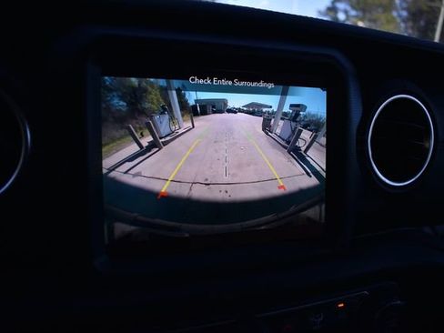 Used 2023 Jeep Wrangler Unlimited Sahara image 11