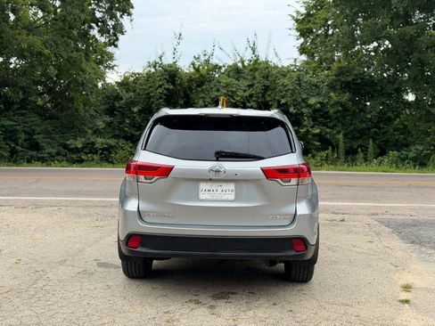 Used 2017 Toyota Highlander XLE w/ Carpet Mat Package AWD/4WD image 3