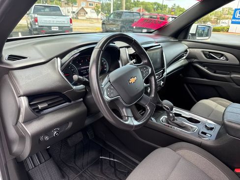 Used 2022 Chevrolet Traverse LT FWD image 14