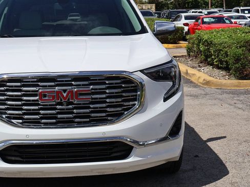 Used 2020 GMC Terrain Denali w/ Denali Premium Package FWD image 17