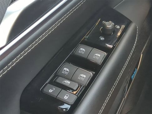 Used 2023 Jeep Grand Wagoneer L Series II w/ Premium Group II image 26