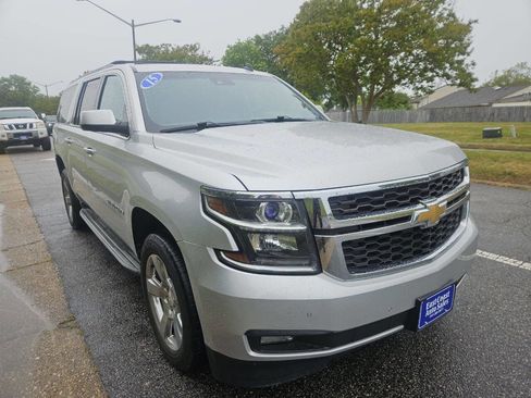 Used 2015 Chevrolet Suburban LT w/ Luxury Package AWD/4WD image 8