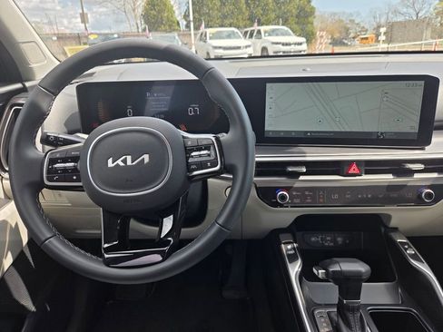 Used 2025 Kia Sorento S AWD/4WD image 13