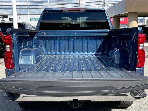 Used 2024 Chevrolet Silverado 1500 LT AWD/4WD image 31
