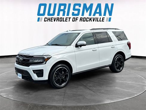 Used 2023 Ford Expedition Limited image 2