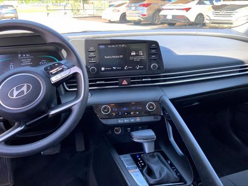 Used 2025 Hyundai Elantra Hybrid FWD image 7