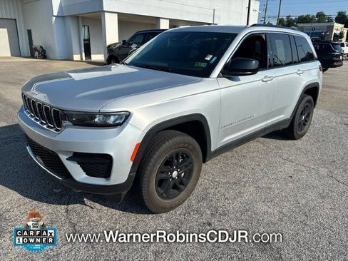 Used 2024 Jeep Grand Cherokee Laredo w/ Trailer Tow Package AWD/4WD image 3