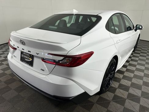 Used 2025 Toyota Camry SE image 5