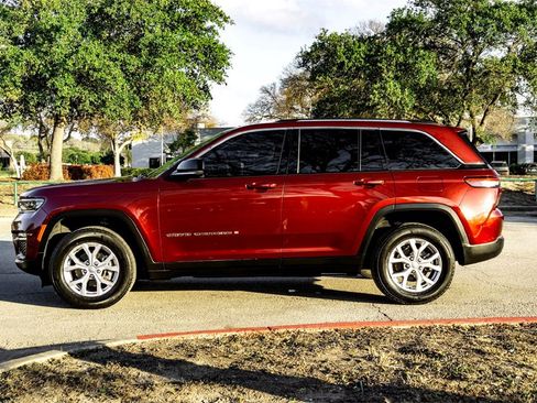 Used 2022 Jeep Grand Cherokee Limited w/ Trailer Tow Prep Group (B) image 8