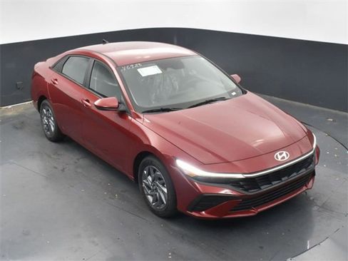 Used 2025 Hyundai Elantra Blue image 21