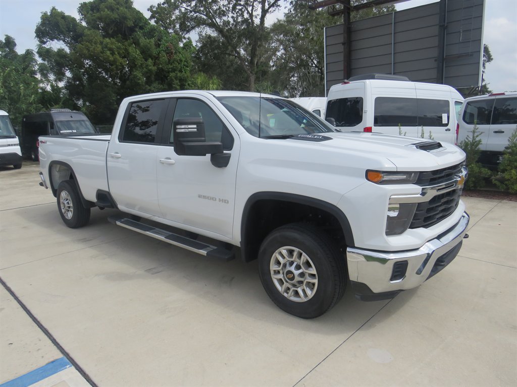 Used 2026 Chevrolet Silverado 2500 LT AWD/4WD image 1