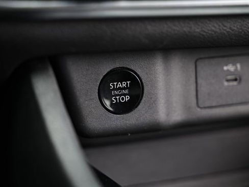 Used 2024 Nissan Rogue S FWD image 37