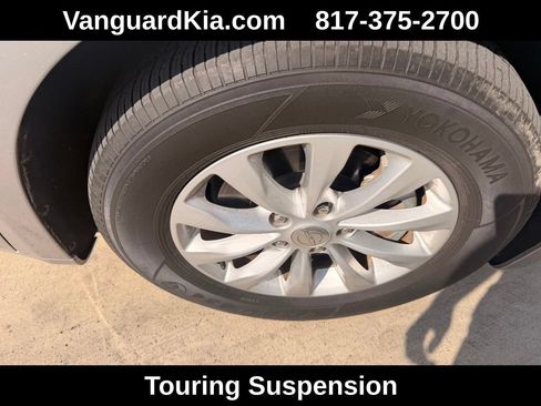Used 2019 Chrysler Pacifica Touring-L FWD image 11