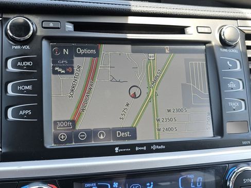 Used 2017 Toyota Highlander XLE w/ Carpet Mat Package AWD/4WD image 9