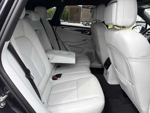 Used 2022 Porsche Macan AWD/4WD image 33