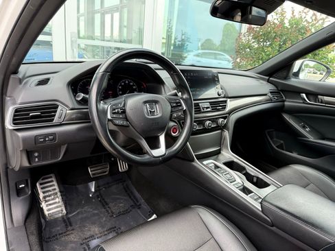 Used 2018 Honda Accord Sport image 17