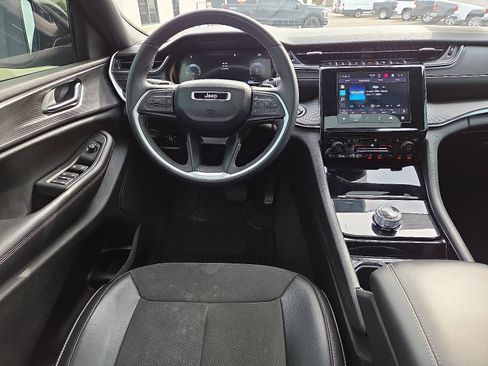 Used 2023 Jeep Grand Cherokee L Laredo image 11