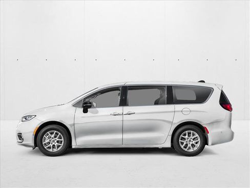 New 2026 Chrysler Pacifica Pinnacle image 3